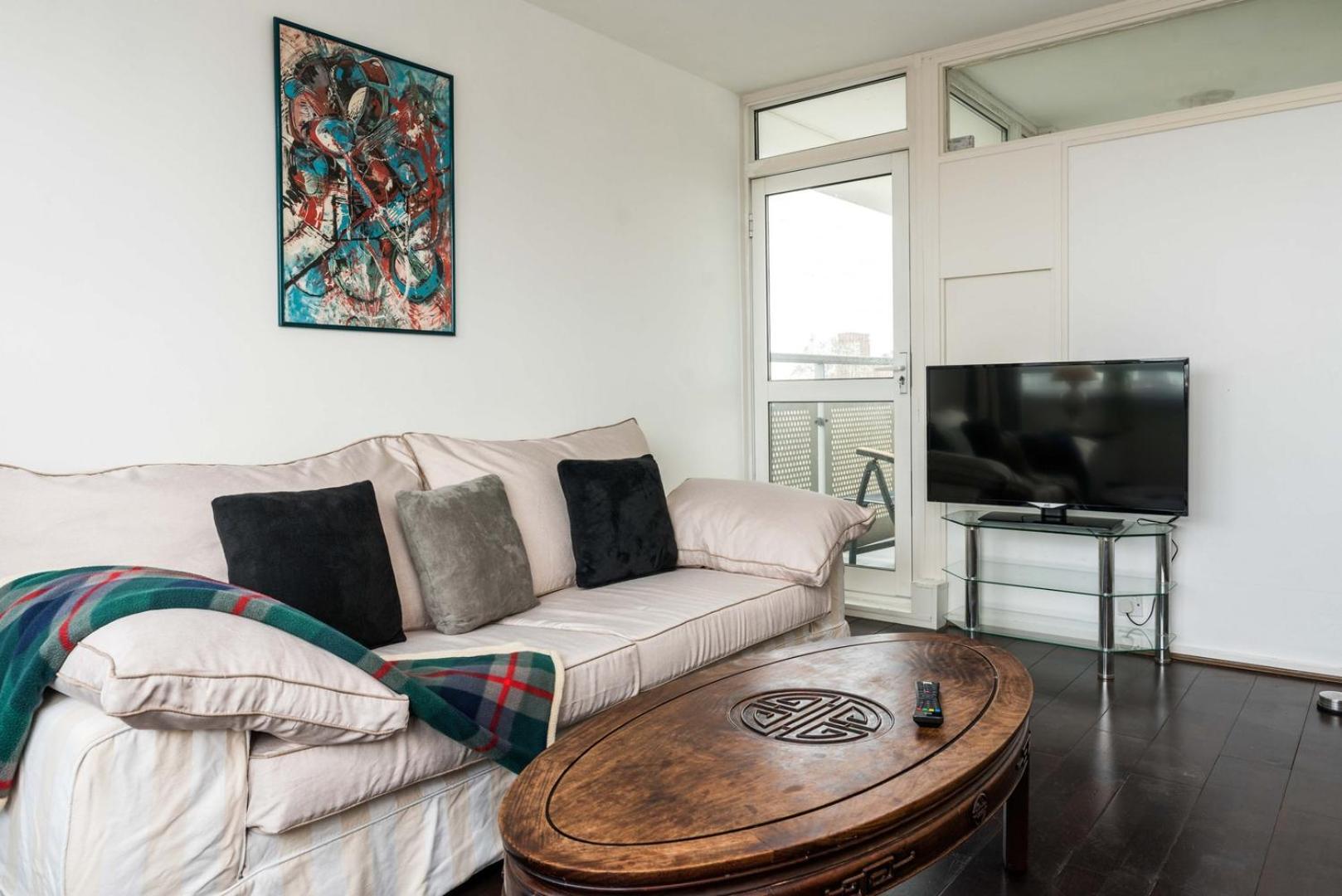 A Skyhigh For 2 In Vauxhall Apartment *